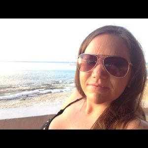 Meet your Posher, Sharon